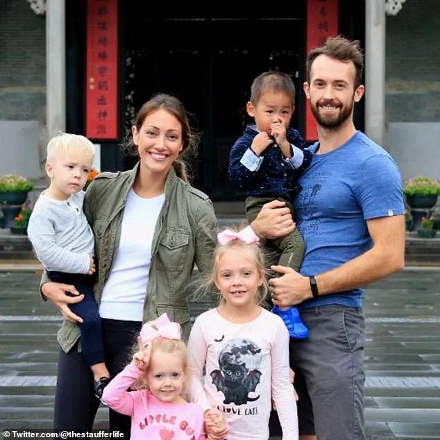 国男孩钱赚够后就“退货”背后细节让人无语PG麻将胡了免费试玩模拟器网红夫妇领养中