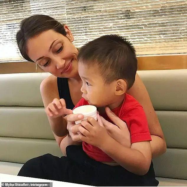 国男孩钱赚够后就“退货”背后细节让人无语PG麻将胡了免费试玩模拟器网红夫妇领养中(图15) 国男孩钱赚够后就“退货”背后细节让人无语PG麻将胡了免费试玩模拟器网红夫妇领养中(图15)