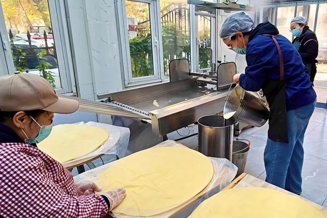 领到“煎饼女王”！她们用一张杂粮饼摊出逆袭人生PG麻将胡了免费试玩模拟器你的样子｜从失业白(图3)