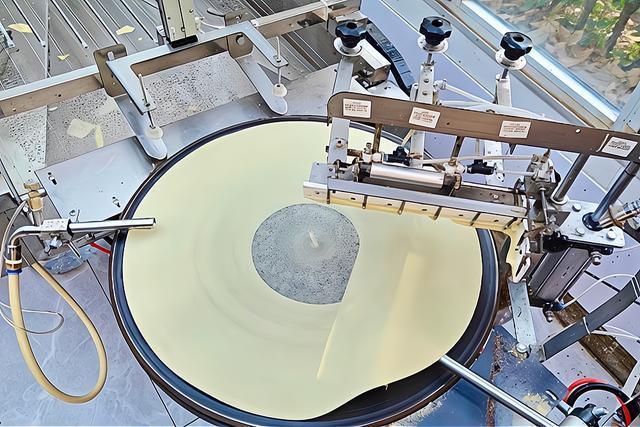 饼女王”！她们用一张杂粮饼摊出逆袭人生PG电子麻将胡了模拟器从失业白领到“煎(图2)